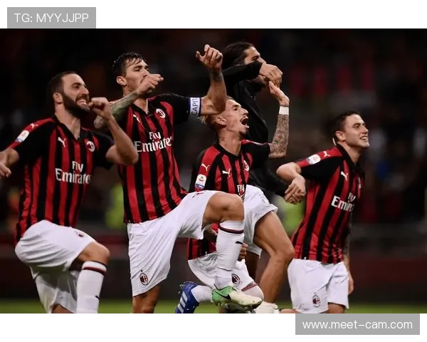 AC米兰中场与边路脱节，控制力不足问题逐步反映在比赛表现中