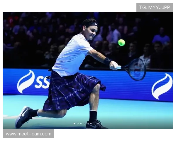 费德勒退役后还在穿高定打表演赛？